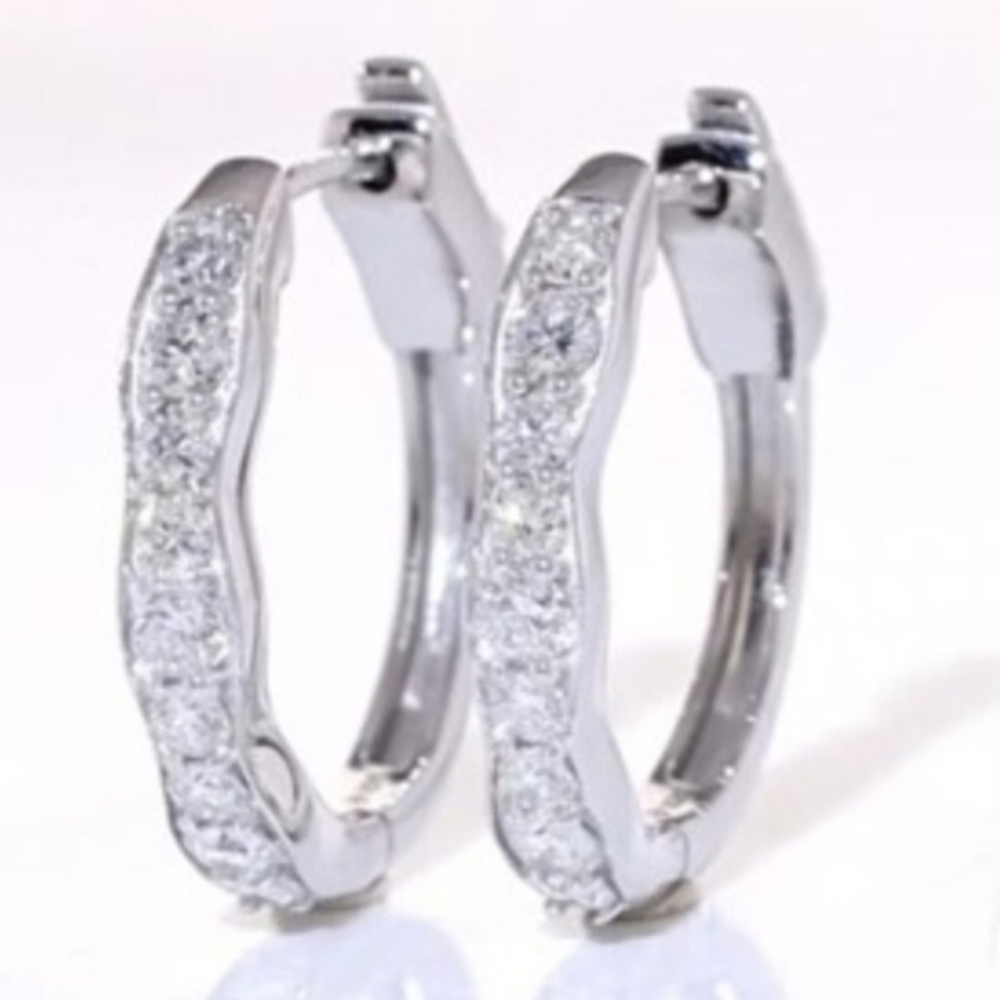 💍 Twisted Diamond Hoop Earrings